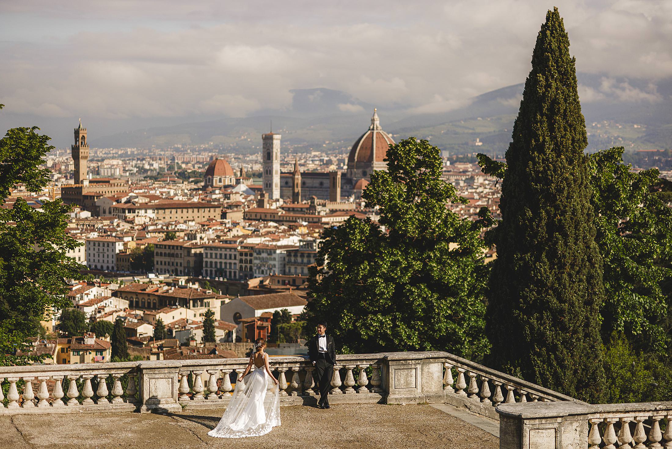 Sunrise photoshoot in the timeless city of Florence at most iconic panoramic spot