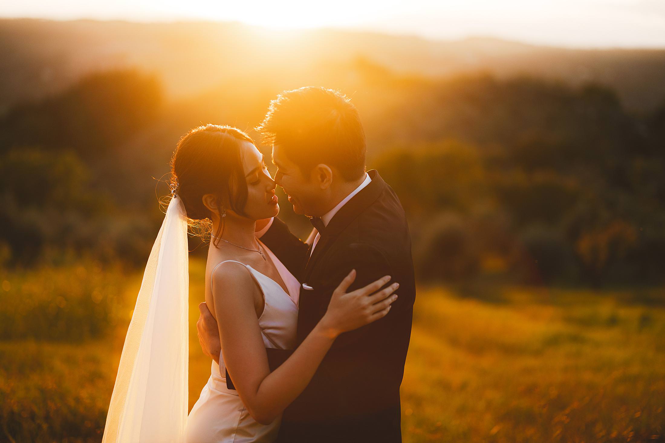 Capturing timeless moments with pre-wedding photoshoot images in Chianti countryside