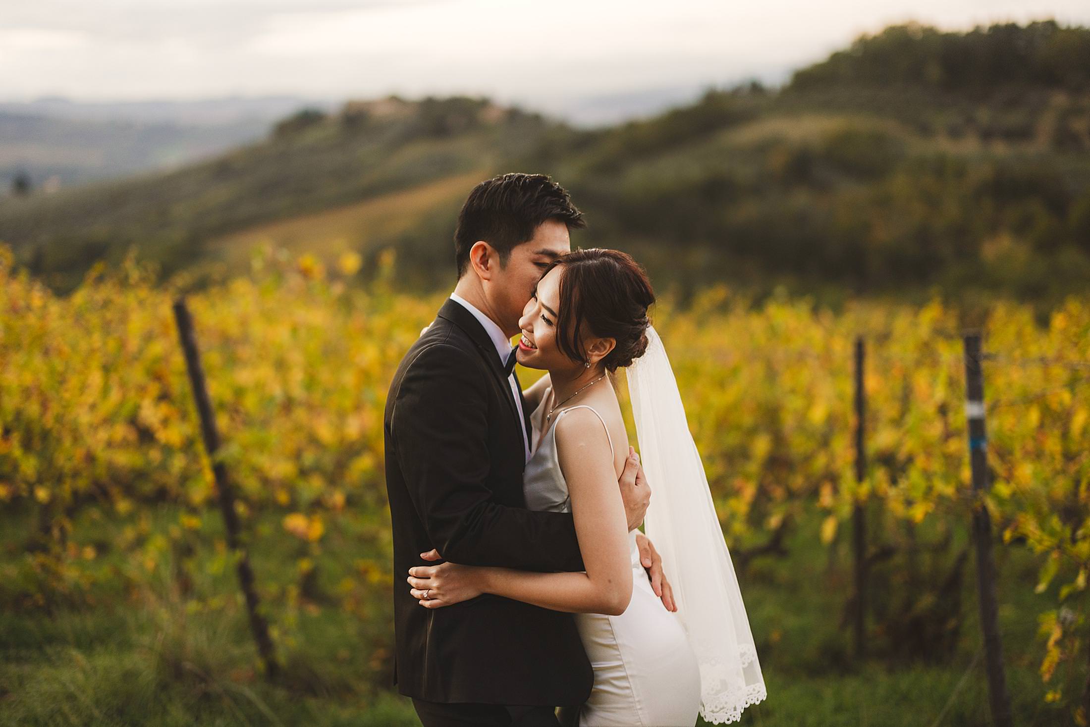 Elegant couple pre-wedding photo session in the charming area of the Chianti countryside during golden hour