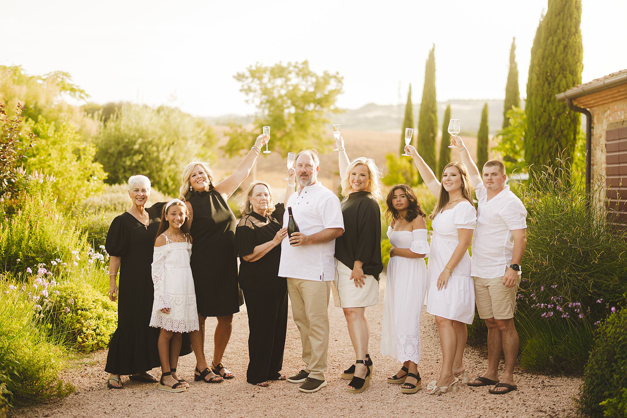 Vacation family photo session in Tuscany countryside dreaming venue near Chianni