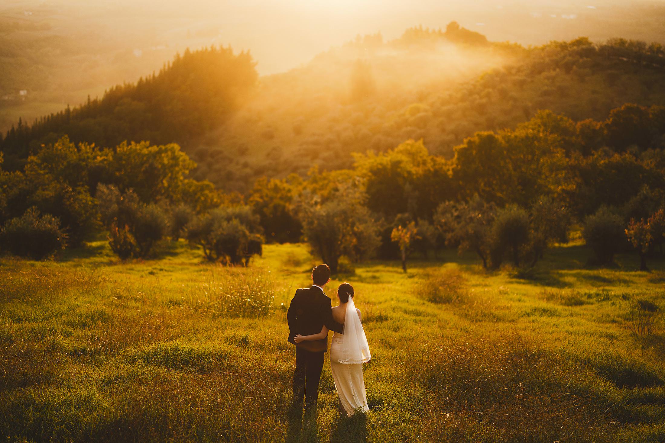 Timeless and elegant couple portrait in the evocative and dreaming Chianti countryside at golden hour