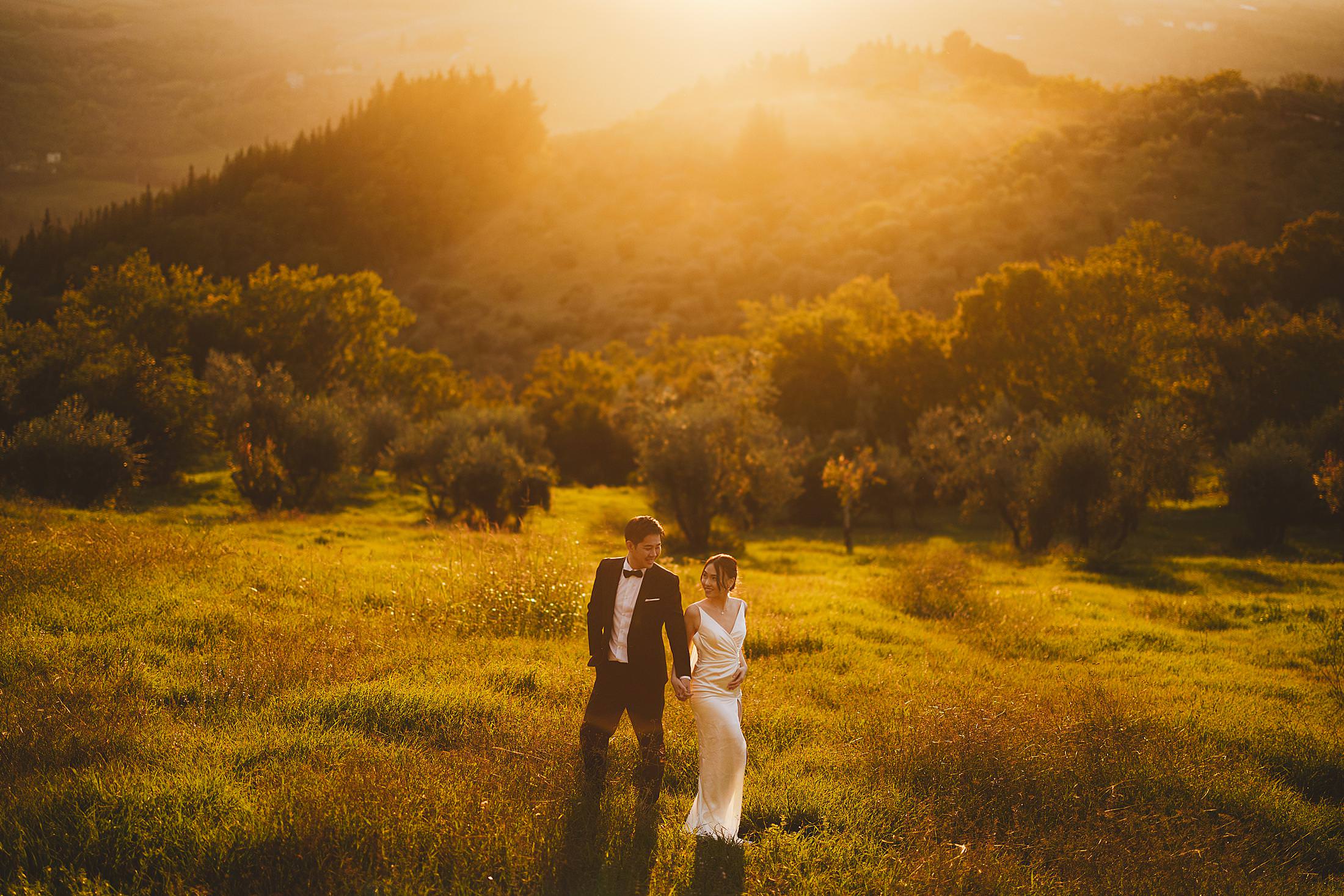 Timeless and elegant couple portrait in the evocative and dreaming Chianti countryside at golden hour