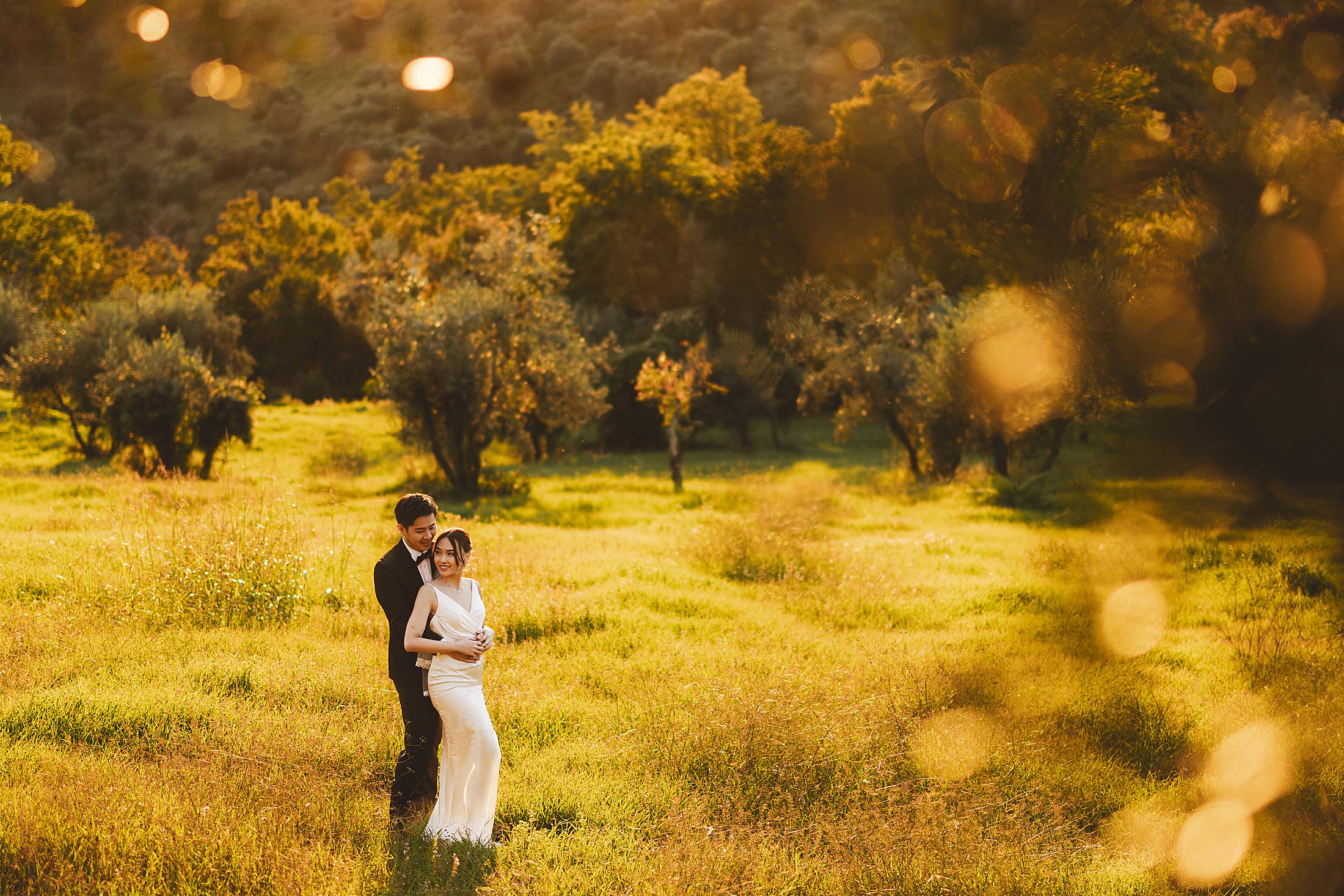 Timeless and elegant couple portrait in the evocative and dreaming Chianti countryside at golden hour