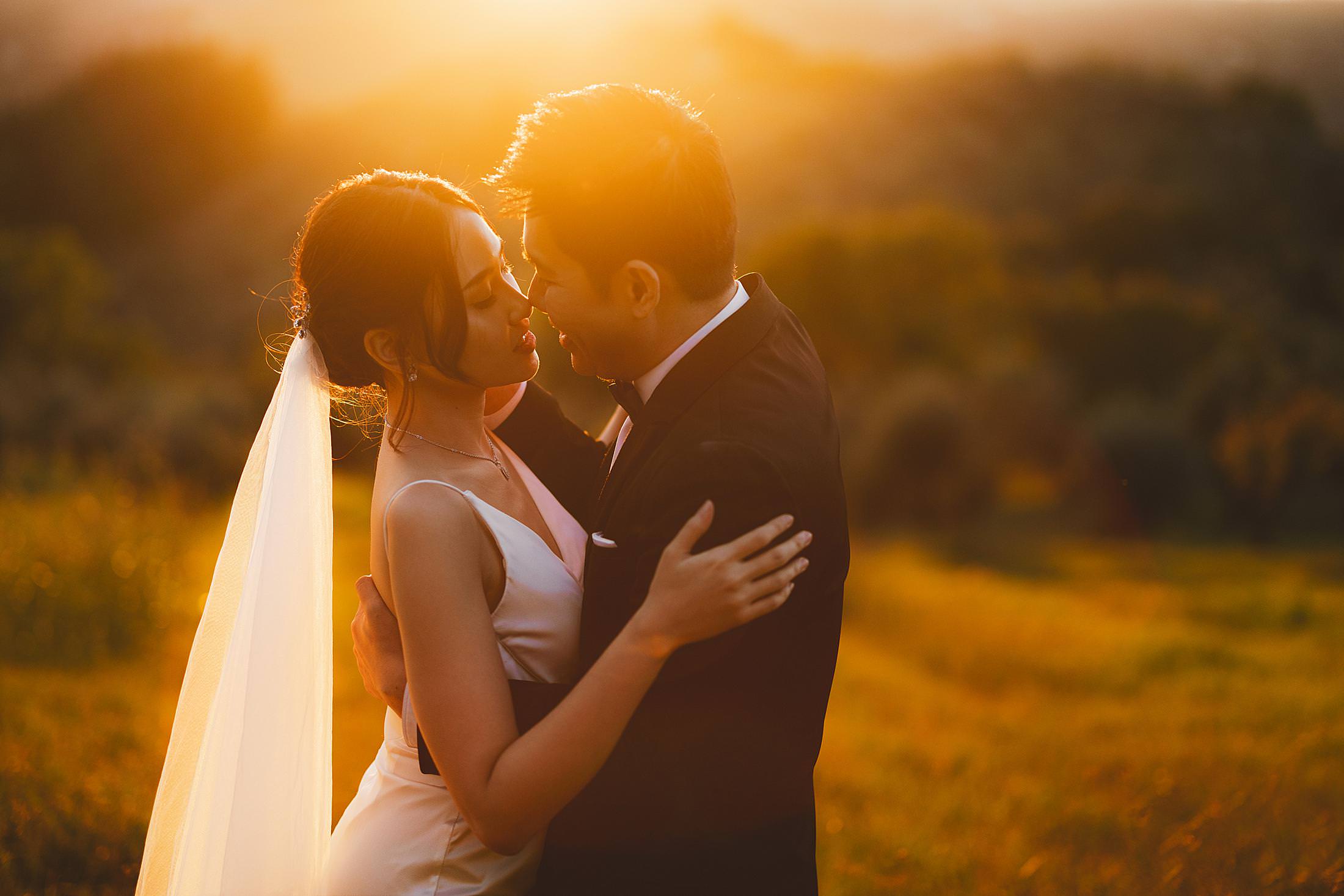 The romantic couple photo session in the Chianti countryside at magical time of golden hour