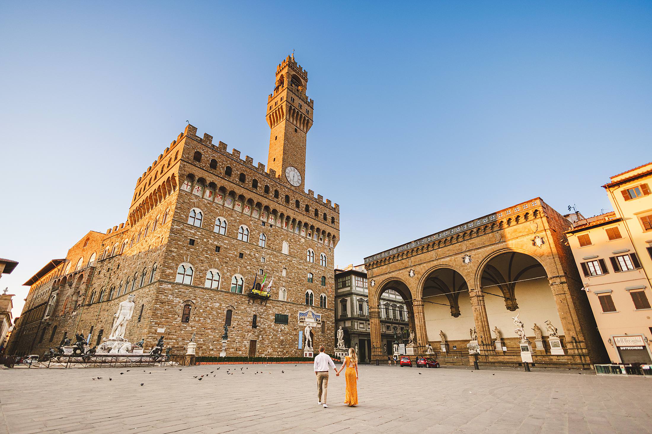 Sweet pre-wedding images at sunrise in Florence