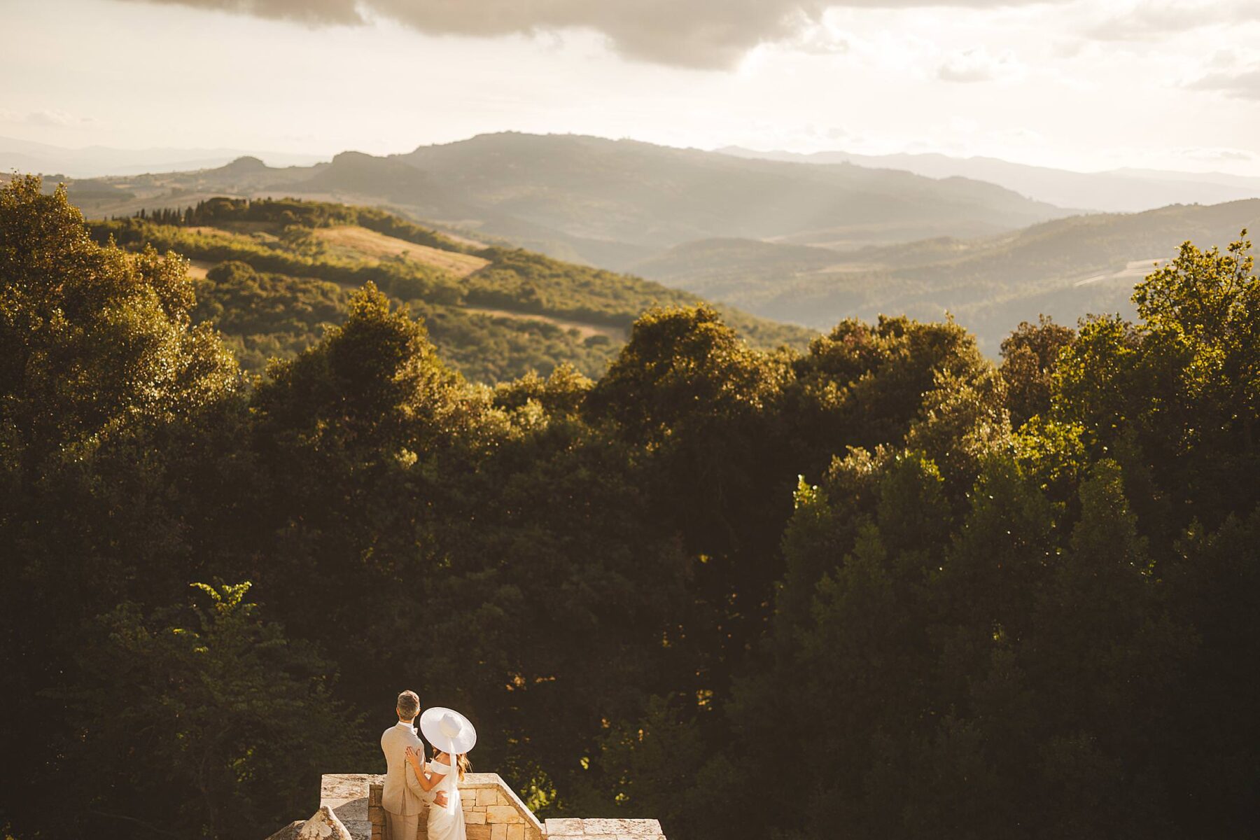 Elegant elopement photo shoot in picture-perfect Tuscan scenery at Borgo Pignano in the heart of Chianti countryside